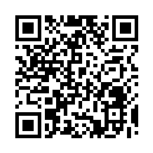 之前主持拍卖的美妇狐疑地看了老颜裴一眼二维码生成