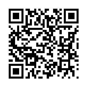 乌黑的大眼睛流露出一丝紧张的目光二维码生成