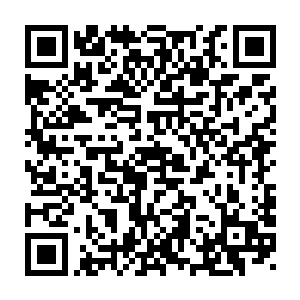 也大方的任由台下那些记者和粉丝把他英俊帅气的身材和脸蛋拍摄下来二维码生成