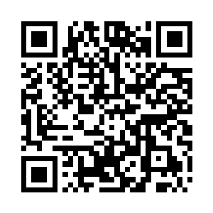 也有人朝着宪兵队挥舞着愤怒的拳头二维码生成
