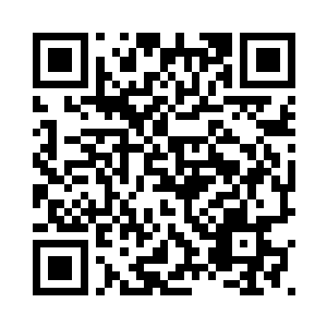 也许是因为他穿着一身黑色的长袍二维码生成