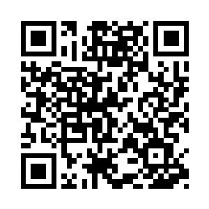 习惯性吹了吹额前已经被造型师收起来的刘海二维码生成