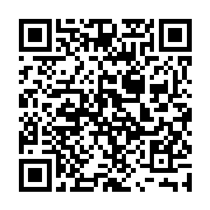 于凯露出一个男人都懂的笑容对旁边的大背头男子道二维码生成