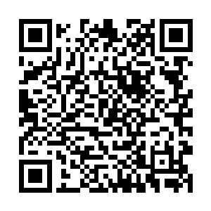 于是一边追上他的脚步一边故意大声和阮荷黎打招呼二维码生成