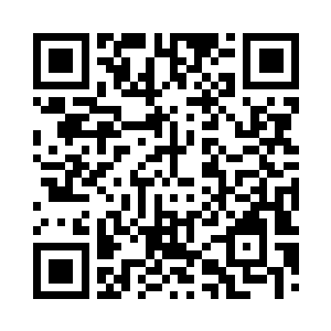 于是卢卡斯从他旁边的筐里又抱起了一个足球二维码生成