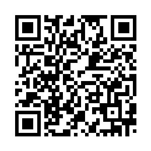 于森和覃豪一左一右守在公寓门外二维码生成