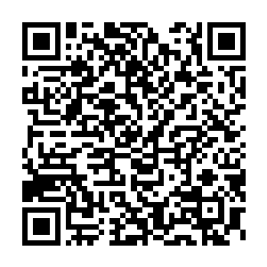 云二低头瞅瞅自己雪白的绸衫被那个小姑娘的鼻涕糟蹋的不成样子二维码生成