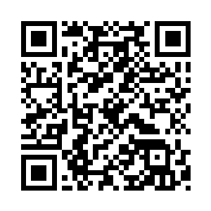 亚米便像个小大人一样帮他翻起了衬衣的领子二维码生成