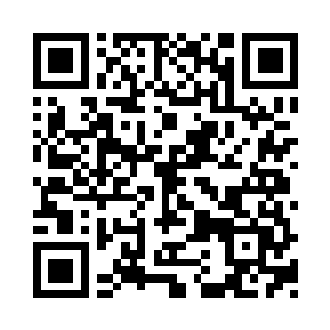 亭中一位白发老者和一位中年男子煮茶交谈二维码生成