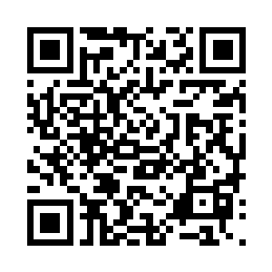 亮瞎眼的闪光不停地从他们的照相机上闪亮二维码生成