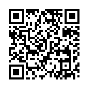 人们看着淌血的担架以及担架里的他二维码生成