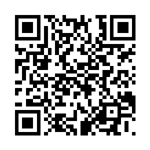 人家相公就直挺挺的站在那里让我们看二维码生成