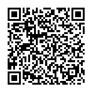人群中有人担忧的望了一眼江边的县老爷还有带着刀枪棍棒的官差二维码生成