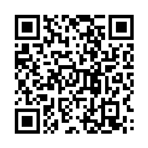 仇仲勋扑过去抢下仇仲谋手里的手机二维码生成
