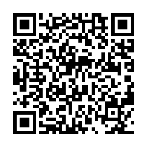从上百艘快速攻击舰上释放出数千道五彩缤纷的光矛二维码生成