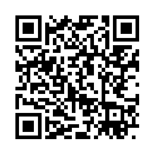 从上衣口袋里取出一张名片双手递了过去二维码生成