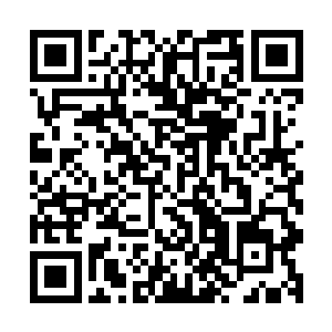 从其中走出一个与之前咒道力量中幻化的老者一模一样的身影二维码生成