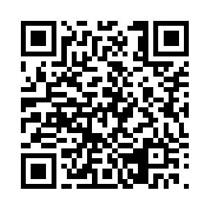 从前方雾气中缓步走出一个高瘦男子二维码生成