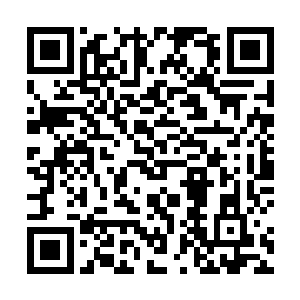 从四个不同的方向正风驰电擎的向着大战爆发出接近着二维码生成