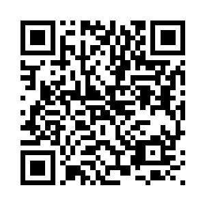 从小荒的身体里面走出了一道身影二维码生成