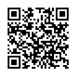 从战舰上照射下来的强光从他们的身旁扫过二维码生成