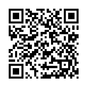 从枕头底下拿出厚厚的一个打印的大本子来二维码生成