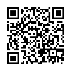 从浓郁的绿荫中现出一座漆红的小亭二维码生成