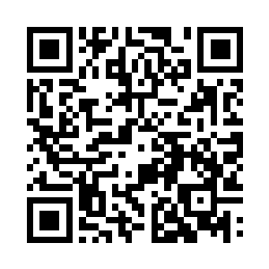 从纸箱子里拿出崭新的衣服放在关诗琳的手上二维码生成