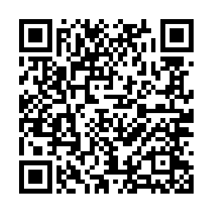 从袖口到手套之间的每个间隙都用尼龙魔术贴粘好二维码生成