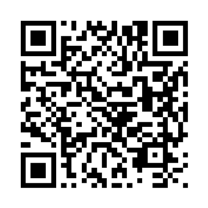 从警车的中间硬是撞出了一个豁口二维码生成