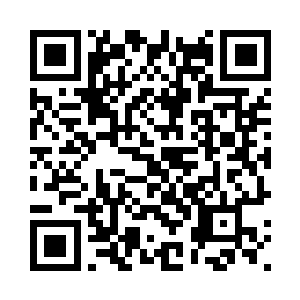 从那人的口袋里掏出了一个皮夹子二维码生成