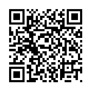 从里面飞出来了一条鲜红色的小蜈蚣二维码生成