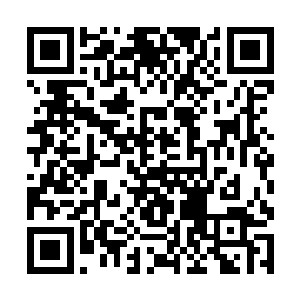 从门缝中看到一个姿容不比自己差的女子在练舞……二维码生成