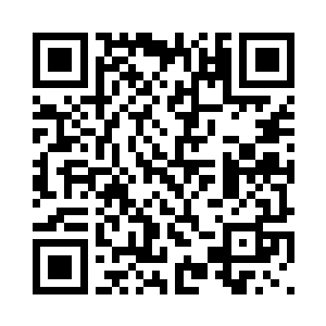 仔细的观察着自己目前所在的地方二维码生成