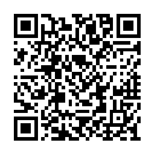他一眼就确定眼前的骷髅骨架是一名男人的骨架二维码生成