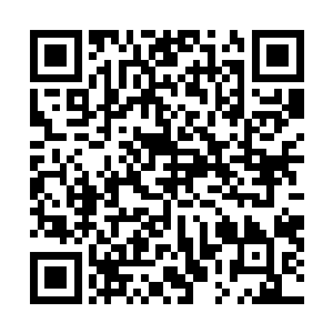 他从袖子里取出手帕仔细地将唇角流出的那道血水擦干净二维码生成