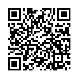 他们俩现在分别置身在两颗巨大的二维码生成