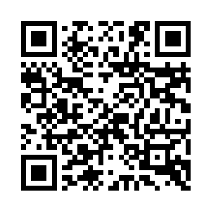 他们好像穿过了一层水波纹一样的空气二维码生成