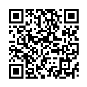 他们推着自行车离去回到她家的庄园二维码生成