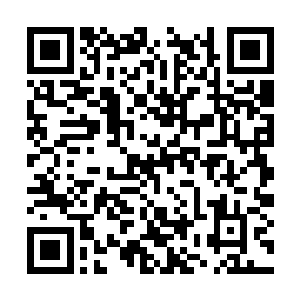 他们甚至能看见某些冒险者在前面的人的掩护之下二维码生成