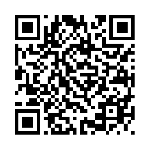 他们轻轻走到奋笔疾书的苏文身旁二维码生成