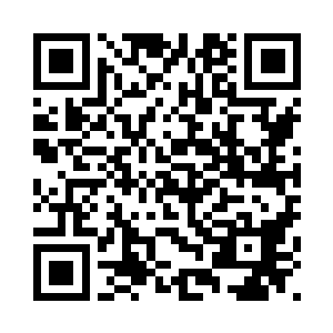 他似乎是在不断地变换吉他的伴奏二维码生成