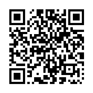 他先是从面前的酒桌上取出一个杯子二维码生成