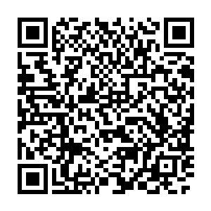 他却开始有点把眼前这位夏叔叔跟十年前的那位超级英雄重合在一起二维码生成