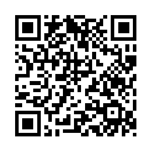 他却躺在了米国另一个女人的温床上……二维码生成