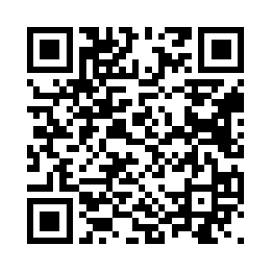 他去比较远的游乐园入口的小卖部去买水二维码生成