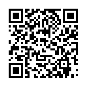 他发现一辆黑色的奔驰轿车停在酒店的不远处二维码生成