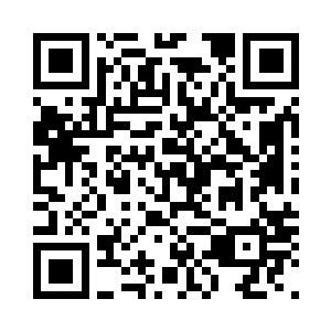 他发现有两人站在自己家的院子里面二维码生成