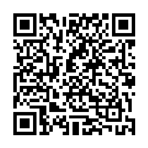 他发现自己就好像是站在了那世界虚空之上的一个洞口外二维码生成