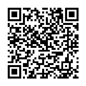 他哪里知道那两个倒霉鬼完全是被他奇葩的声音给吸引过去了二维码生成